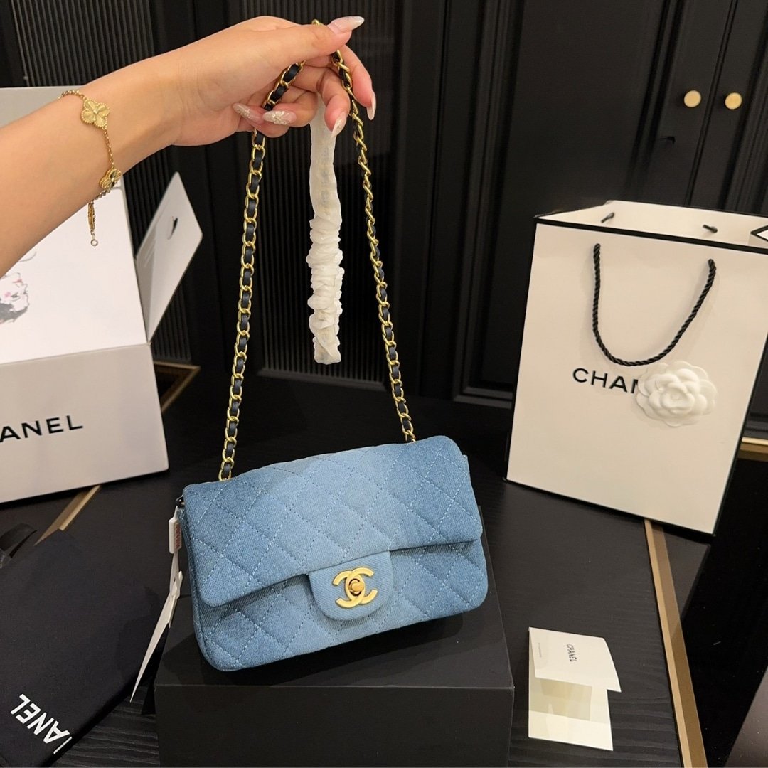 Ch**el Classic Handbag Washed Denim And Gold Tone Metal Blue 19Cm A01112 B16747 Nx158