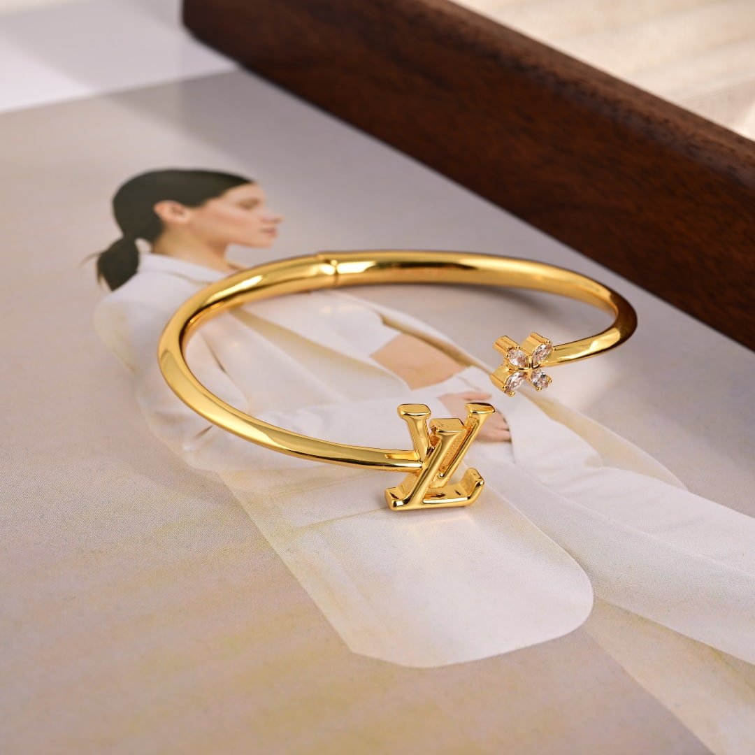 L0vis Vvtt0n Lv Iconic Flower Bracelet Gold M1197S
