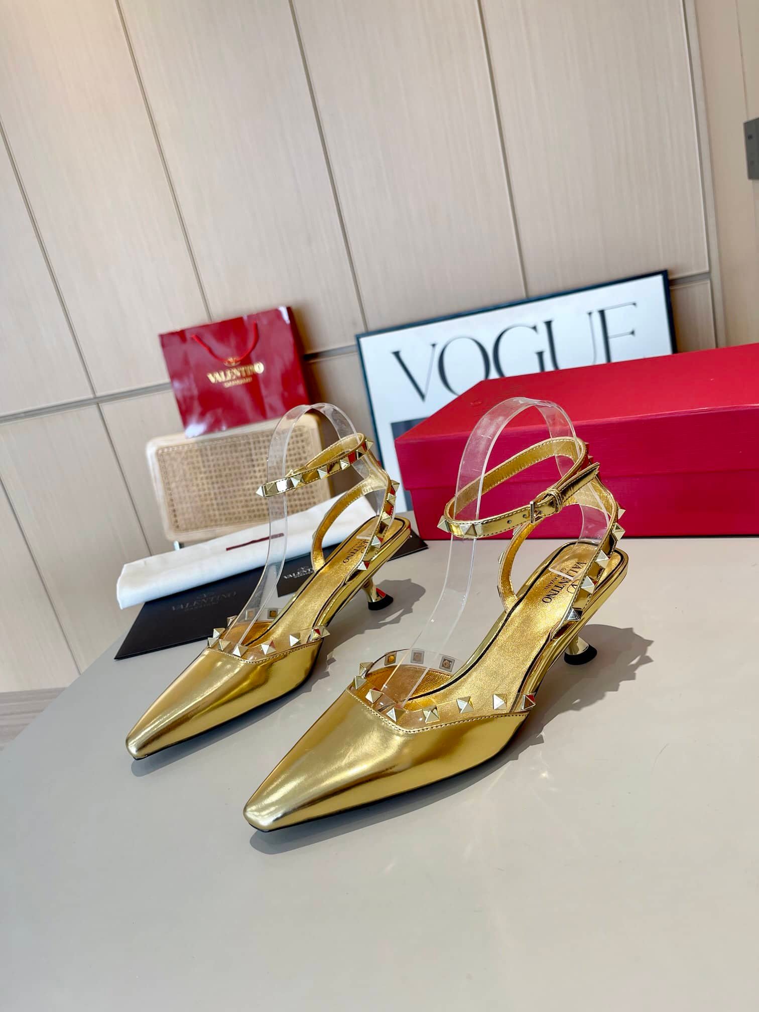 Va1e*ntin0 Garavani Rockstud Couture Pumps Gold