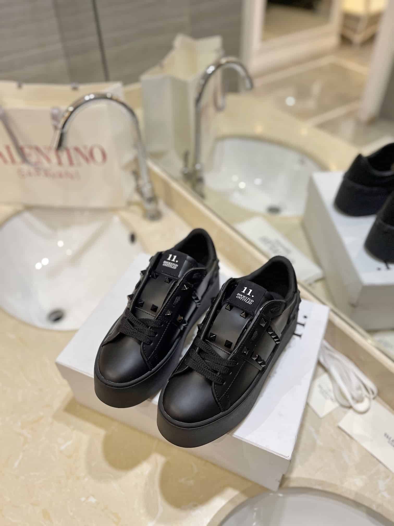 Va1e*ntin0 Garavani Flatform Rockstud Untitled Sneaker In Calfskin Black