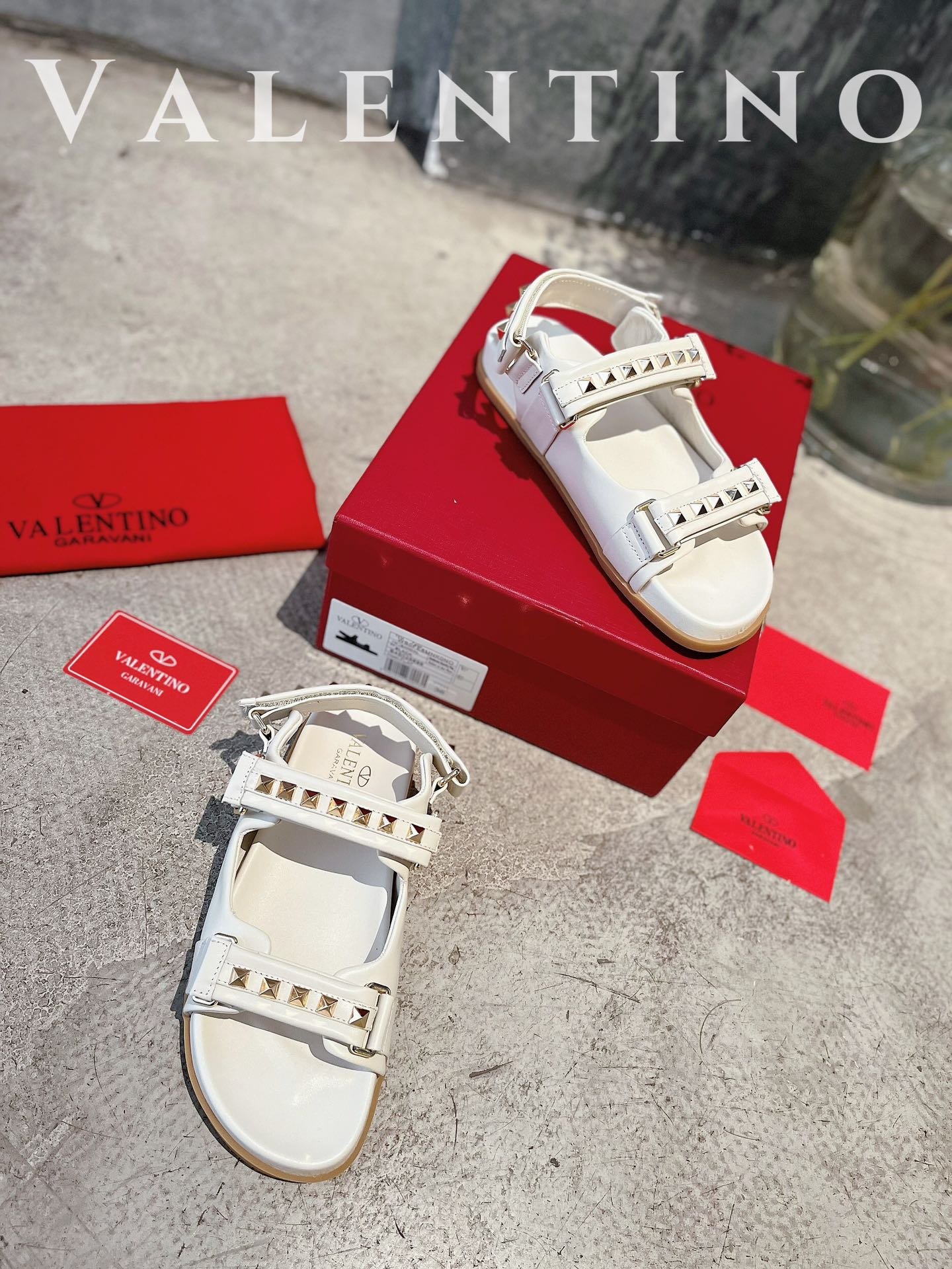 Va1e*ntin0 Garavani Rockstud Flat Sandal In Nappa Leather For Woman In White
