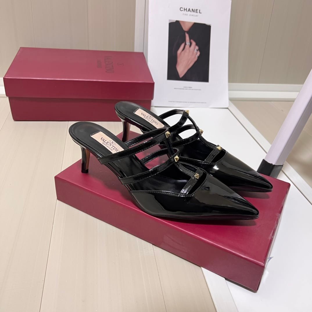 Va1e*ntin0 Garavani Rockstud Wispy Mule In Calfskin Black