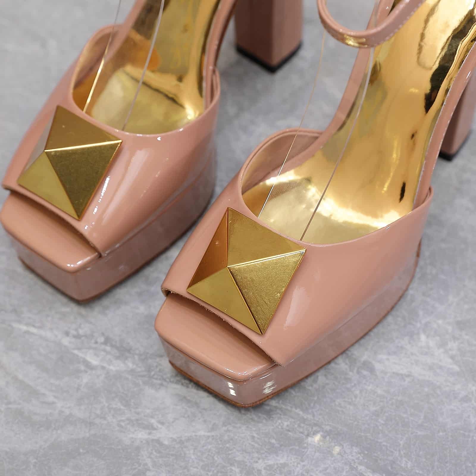 [S*per Vip 1:1] Va1e*ntin0 Garavani Open Toe Pump One Stud Platform Patent Leather Rose Cannelle 1W2S0Ea3Laf Gf9