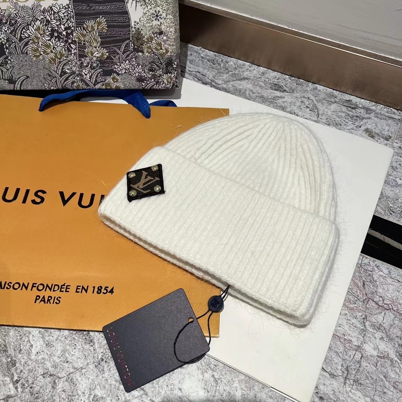 L0vis Vvtt0n Lv Beanie White